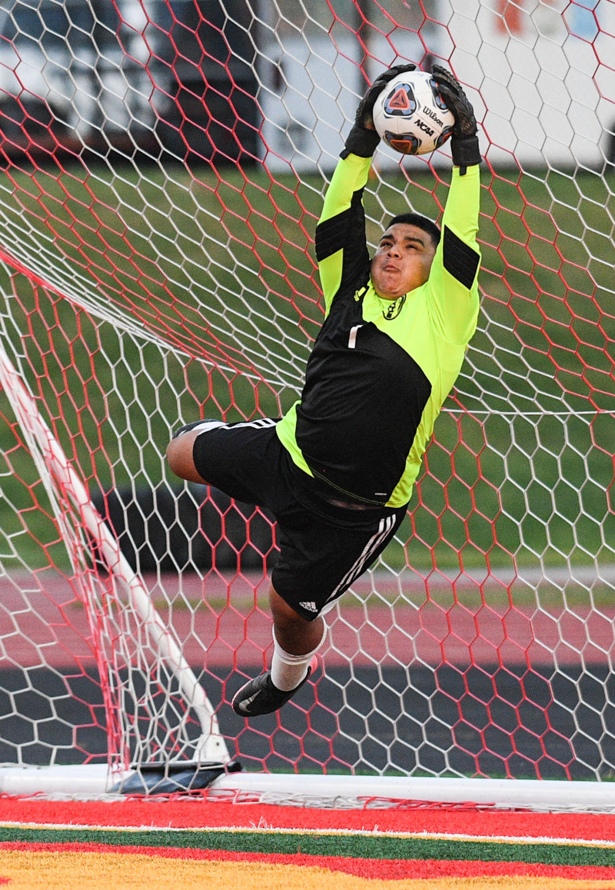 092121-qc-spt-uths-ri-soccer-025
